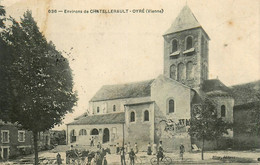 Oyré * Place Et église Du Village * Environs De Chatellerault - Other & Unclassified