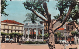 ALGERIE. BLIDA . LA PLACE GEORGES CLEMENCEAU. ANNEES 50 COULEUR - Blida