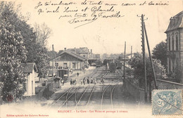 90-BELFORT-LA GARE - LES VOIES ET PASSAGE A NIVEAU - Belfort - Ville