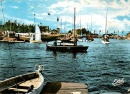 Ouistreham * Riva Bella * Vue Sur La Côte * Le Phare * Bateaux - Ouistreham