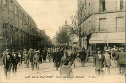 Billancourt * La Sortie Des Usines Renault * Les Ouvriers Dans La Rue - Boulogne Billancourt