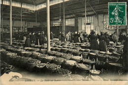 Lisieux * Vue Sur La Halle Au Beurre * Marché Marchand - Lisieux