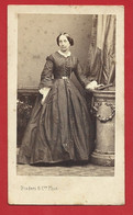 FOTOGRAFIA ORIGINALE FRANCIA - 18?? Donna Elegante Figura Intera - DISDERI & C. Paris - 6 X 10,5 - Alte (vor 1900)