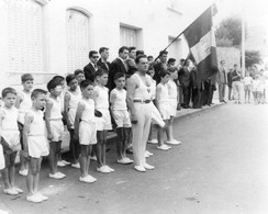 VIC-LE-COMTE GROUPE DE GYMNASTES (CARTE PHOTO ) - Vic Le Comte