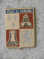 Pin's Ville CARLING Armoriale Blason Armoiries - Pin Badge Tours Centrale Thermique, Fleurs De Lys, Puits De Mine D'Or - Cities