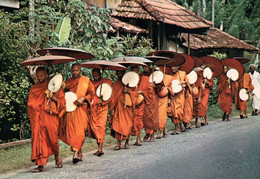 CPM - BOUDDHISME - CEYLAN - Moines Bouddhistes   ... - Budismo