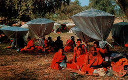 CPM - BOUDDHISME - THAÏLANDE - SARABURI - Moines Bouddhistes   ... - Buddhism