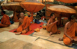 CPM - BOUDDHISME - THAÏLANDE - SARABURI - Moines Bouddhistes   ... - Buddhismus