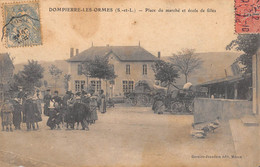 CPA 71 DOMPIERRE LES ORMES PLACE DU MARCHE ET ECOLE DE FILLES - Autres & Non Classés