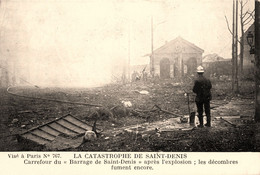 St Denis * La Catastrophe * Carrefour Du Barrage De St Denis , Après L'explosion * Décombres Fumants * Sapeur Pompiers - Saint Denis