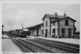 MEDREAC - La Gare - Le Train - Animé Sur Le Quai - Andere Gemeenten