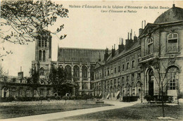 St Denis * La Maison D'éducation De La Légion D'honneur * La Cour D'honneur Et Le Parloir - Saint Denis