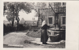 B151) KREMSMÜNSTER - Tolle Ansicht Straße Mit Haus U. Frau Mit Kopftuch Am BRUNNEN - Blick Auf Stadt ALT ! 1936 - Kremsmünster