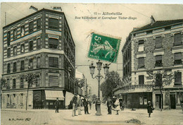 Alfortville * La Rue Villeneuve Et Le Carrefour Victor Hugo * Café De La Poste DUMONT - Alfortville