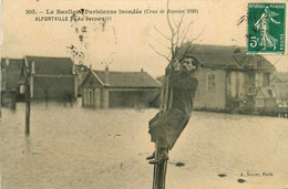 Alfortville * Au Secours * La Banlieue Parisienne Inondée * Inondations Crue De Janvier 1910 - Alfortville