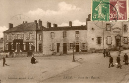 S8268 Cpa 44 Legé - Place De L'Eglise - Legé