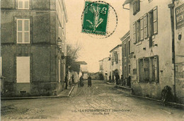 La Foye Monjault * La Grande Rue Du Village * Villageois - Other & Unclassified