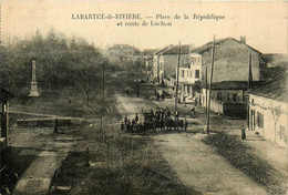 Labarthe De Rivière * Place De La République Et Route De Luchon * Villageois - Autres & Non Classés