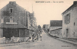 MORTCERF - Une Rue Terrible - Très Bon état - Andere Gemeenten