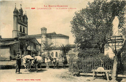 Lagardelle * La Place Du Village Et L'église * Attelage De Boeufs - Autres & Non Classés