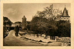 Pornic * Rue Du Château Et La Vieille Tour - Pornic