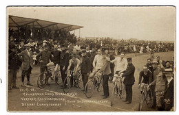 RARE Carte Photo Cyclisme 14-7-1918 Vélodrome Camp HARDERWIJK - Départ Championnat - Belle Animation - 2 Scans - Harderwijk