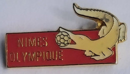 NIMES OLYMPIQUE  France  Football Soccer Club Fussball Calcio Futbol Futebol  PINS A4/5 - Football