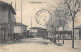 CPA 38 AZIEUX GENAS UN COIN DE LA PLACE (cliché Pas Courant - Altri & Non Classificati