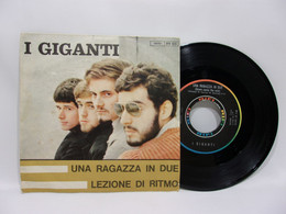 I Giganti - Una Ragazza In Due \ Lezione Di Ritmo 45 Giri - 45 T - Maxi-Single