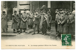 1909.politique Du Travail.la Grève Des Postiers.la Troupe Gardant L'Hôtel Des Postes. - Sciopero