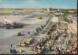 Carte Postale. Allemagne. Düsseldorf. Aéroport. Avions. Passagers. Belle Animation. Etat Moyen. - Melilla