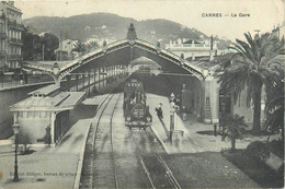 Cannes - Vue Sur La Gare - Passage Du Train - Ligne Chemin De Fer - Cannes