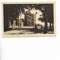 LA TOUR D' AIGUES. RUINES DU CHATEAU. LA FACADE ET LA PLACE. - La Tour D'Aigues