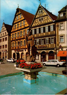 ! Moderne Ansichtskarte Bad Mergentheim, Brunnen, Mercedes Langversion W123 V, Automobile, Autos, PKW, Cars - Voitures De Tourisme