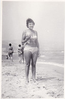 Old Original Photo - Women In Bikini On The Beach - Ca. 12.8x8.8 Cm - Personas Anónimos