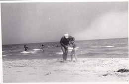 Old Original Photo - Naked Man Boy On The Beach - Ca. 12.8x8.8 Cm - Anonymous Persons