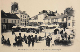 CPA. [78] Yvelines > MAULE - La Place Le Jour Du Marché Et La Librairie FAGEOT - Belle Animation - TBE - Maule