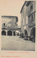 CPA. - [82] Tarn Et Garonne > LAUZERTE La Place Du Marché Animée - TBE - Lauzerte