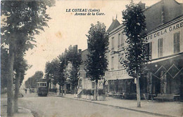 Cpa LE COTEAU 42 Avenue De La Gare - ( Caféde A Gare Monat , Tramway ) - Otros Municipios
