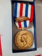 MEDAILLE D'HONNEUR DES CHEMINS DE FER "OR" - Professionnels / De Société