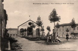 Montastruc * Place D'orléans Et La Halle Au Grains * Villageois - Montastruc-la-Conseillère