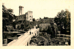 Bourdeilles * Rue * Pont Et Château Fort - Autres & Non Classés