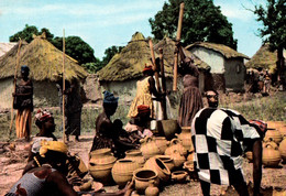 CPM - République De GUINÉE - Poterie Artisanale (KANKAN) - Guinée