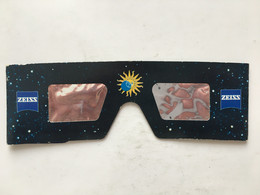 Zeiss Eclipse Glasses / Lunettes D'éclipse / Eclipse-Brille - Societe Astronomique De France - Pforzheim Mammendorf - Medizinische Und Zahnmedizinische Geräte