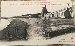 Le Fort Les Casernes Et Le Sémaphore Vue Prise De La Plage - Saint Vaast La Hougue
