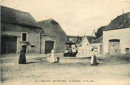 Blaisy Bas * Place Et Vue Sur La Fontaine * Villageois - Autres & Non Classés