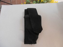 5.11 - HANDCUFF HOLSTER UNDERCOVER TACTICAL VEST - Equipment