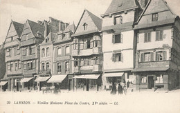 LANNION : VIEILLES MAISONS PLACE DU CENTRE - Lannion