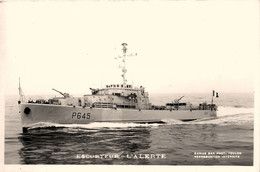 Bateau Escorteur L'ALERTE P645 * Carte Photo * Militaria * Marine Militaire Française - Warships