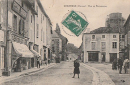 CHARROUX. - Rue De Rochemeau. Carte Pas Courante - Charroux